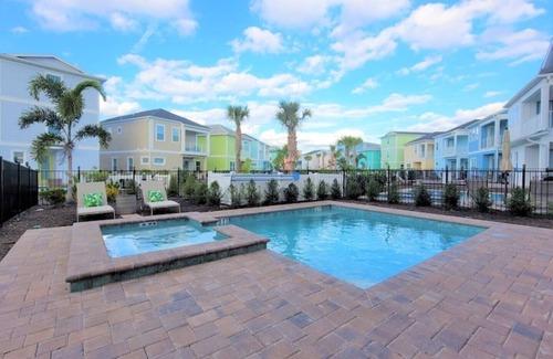 West Kissimmee Cottage | "Peachy Keen" 3BD Pool & Spa Cottage Near Disney