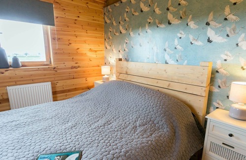 Malltraeth Cottage | Peacock Cabin - a dog that sleeps 2 guests in 1 bedroom