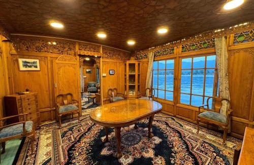 Nagin Bagh Hotel | Peacock Houseboats