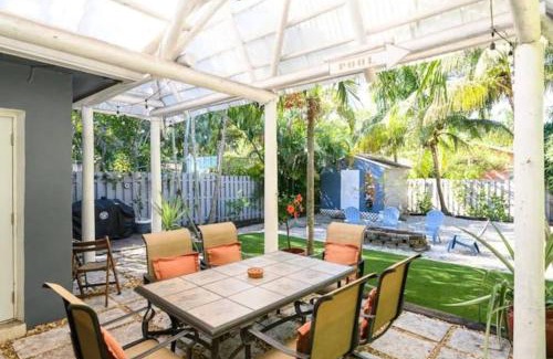 River Oaks House | Peacock Villa 2 By Pmi