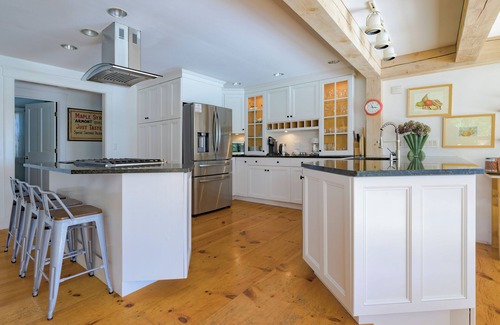 Brewster House | Peak Aug Weeks still avail! Sat-Sat. Brewster Farmhouse Retreat on Seymour Pond