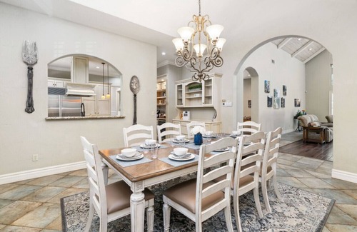 Flagstaff Cabin | *Peak Living Cabin* Hot tub*Game room*Fitness room* Outdoor fire pit*