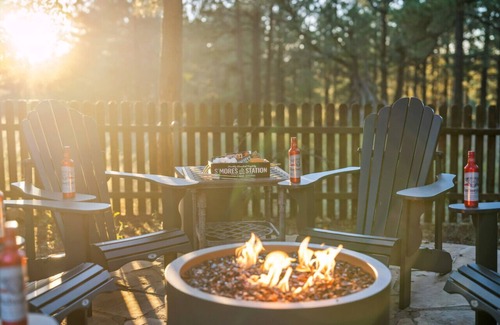 Flagstaff Cabin | *Peak Living Cabin* Hot tub*Game room*Fitness room* Outdoor fire pit*