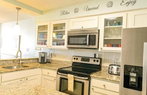 Windy Hill House | Peak Paradise 3 BR Oceanfront Summit Condo w Pool