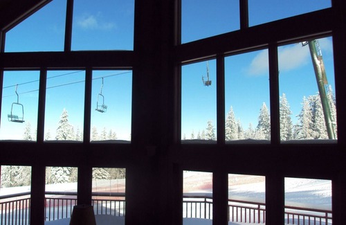 Lead Cabin | Peak2- Hot Tub, WiFi, Foosball, Garage, AC