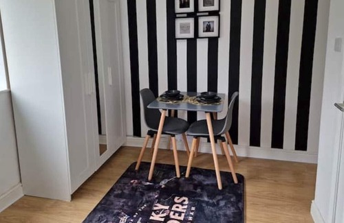 Edgbaston Apartment | Peaky Blinders' Studio Near Birmingham City Centre