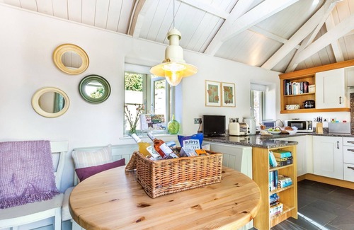 Cubert Cottage | Pear Tree Cottage - a cottage that sleeps 4 guests in 2 bedrooms