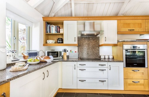 Cubert Cottage | Pear Tree Cottage - a cottage that sleeps 4 guests in 2 bedrooms