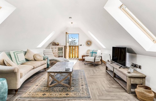 Ashby-de-la-Zouch Apartment | Pear Tree Loft Summar