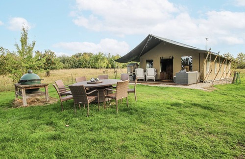 Bewdley Cottage | PEAR TREES, pet friendly, with hot tub in Bewdley
