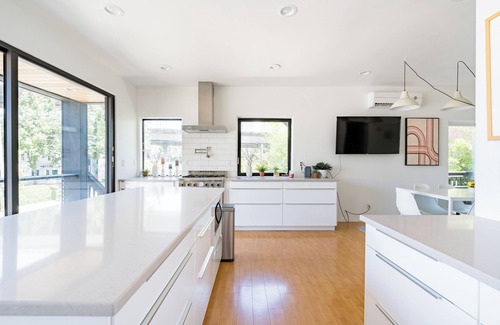 Alphabet Historic District Apartment | Pearl District Luxury 2BR AC Sleeps 4