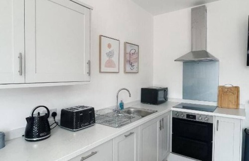 Gorleston-on-Sea House | Pearl House - Delightful 3-4 Bedroom Coastal Getaway