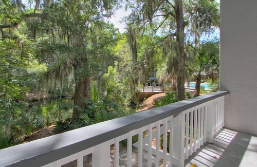 Hilton Head Island Villa | PEARL IN THE PALMS - SLEEPS 6,FREE BIKES, FREE WI-FI, POOL, TENNIS, GOLF & MORE