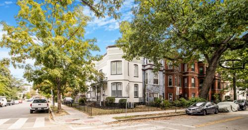 Eckington Villa | Pearl Light