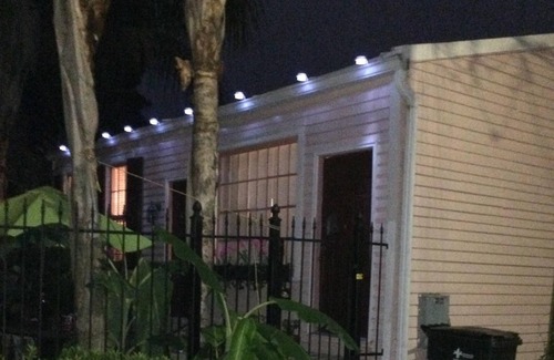 Carrollton Cottage | PEARL ST. GUEST COTTAGE OFF ST. CHARLES,30 NT. MIN.