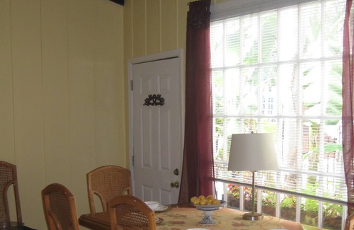Carrollton Cottage | PEARL ST. GUEST COTTAGE OFF ST. CHARLES,30 NT. MIN.