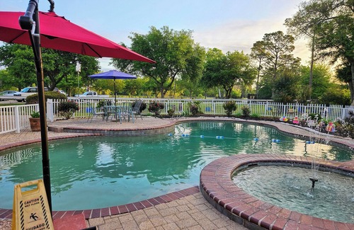 Pearland House | Pearland Hidden Gem Estate