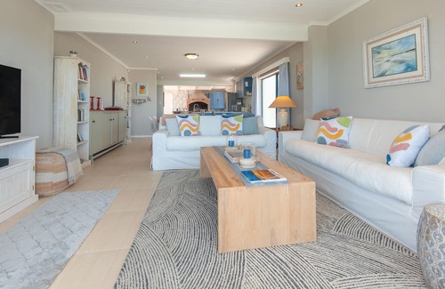 Pearly Beach House | Pearly Beach House - Four Bedroom House, Sleeps 8