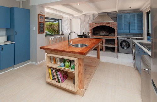 Pearly Beach House | Pearly Beach House - Four Bedroom House, Sleeps 8
