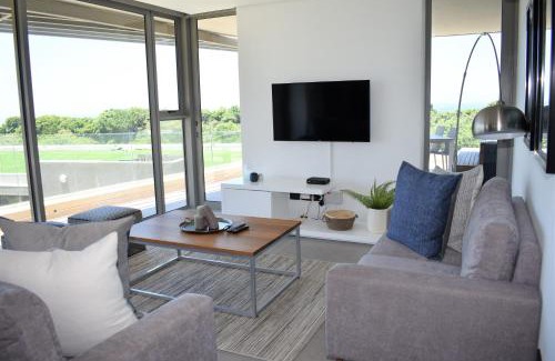 Hillhead Apartment | Pebble Beach 301 Penthouse, Sibaya