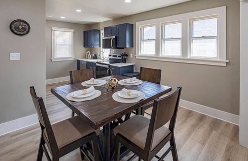 Sioux Falls Apartment | Pebble Beach w/Sunroom | Grill & Minigolf