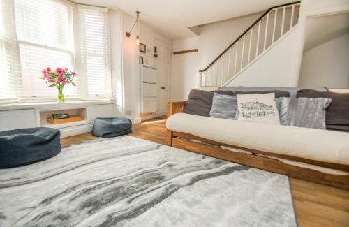 Kemptown House | Pebble Cottage - by Brighton Holiday Lets
