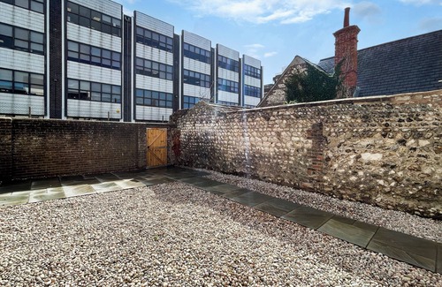 Worthing Apartment | Pebble Hideaway - UK50551