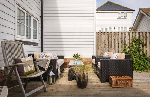 Camber Cottage | Pebbles - a cottage that sleeps 6 guests in 3 bedrooms