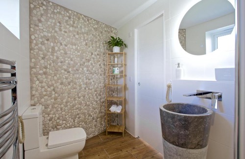 Carbis Bay Apartment | Pebbles - A relaxing King Studio