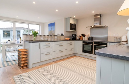 Southwold Cottage | PEBBLES, pet friendly, with a garden in Southwold
