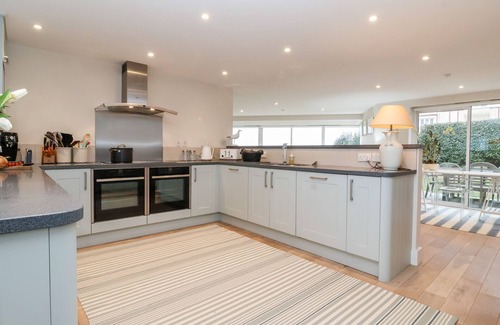 Southwold Cottage | PEBBLES, pet friendly, with a garden in Southwold