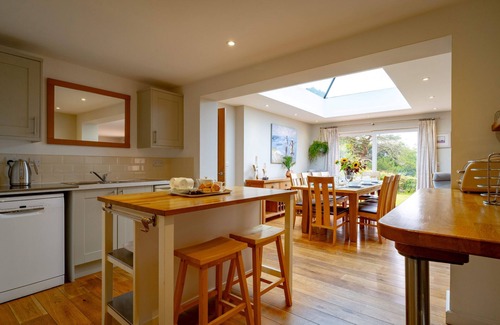 Croyde Cottage | Pebbles Rest - a bungalow that sleeps 11 guests in 5 bedrooms