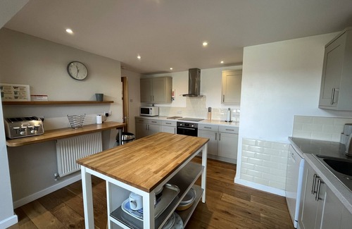 Croyde Cottage | Pebbles Rest - a bungalow that sleeps 11 guests in 5 bedrooms