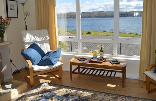 Strone House | Pebbles Shore, sea front location, disabled friendly, pets welcome