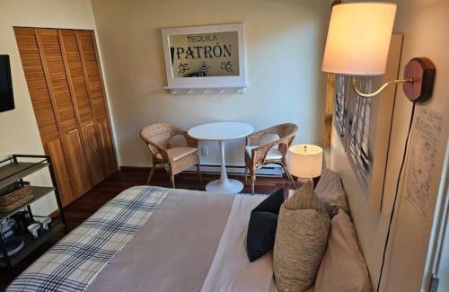 Bowen Island Apartment | Pebbly Beach Suite in Snug Cove