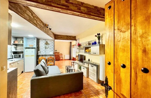 Galapagar Cottage | Pedriza-la casa de Galapagar, charming lodging, terrace and garden view