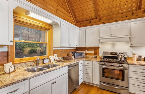 Banner Elk Cabin | Peek-a-Boo Lodge in The Lodges at Eagles Nest