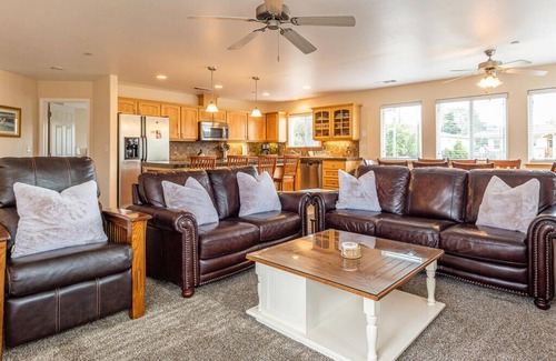 Morro Bay House | Peek Ocean View Condo, Located Downtown Morro Bay - 30 night minimum
