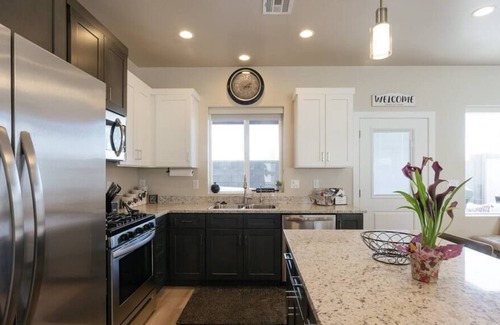 Hildale House | Peekaboo Canyon-4Bed3BathHotTub
