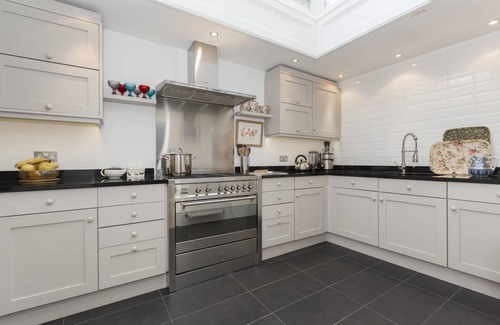 Campden Apartment | Peel Street III by onefinestay