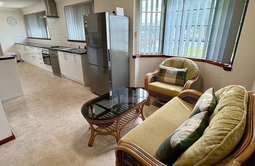 Busselton House | Peel Terrace Escape – Spacious Coastal Retreat in Busselton
