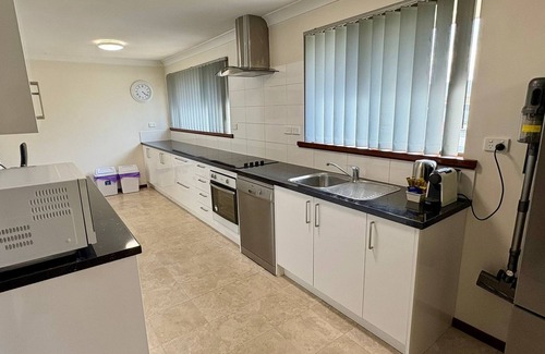 Busselton House | Peel Terrace Escape – Spacious Coastal Retreat in Busselton