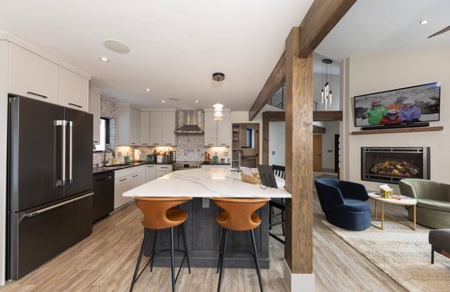 Baldy Mountain House | Peerless Retreat: Newly Remodeled, Views, Hot Tub, Pool Table, Shuttle