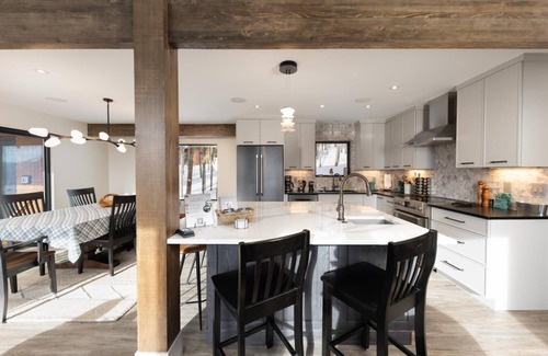Baldy Mountain House | Peerless Retreat: Newly Remodeled, Views, Hot Tub, Pool Table, Shuttle