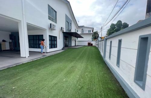 Taman Pelangi House | Pelangi party corner house 6bed6bathroom 20 pax
