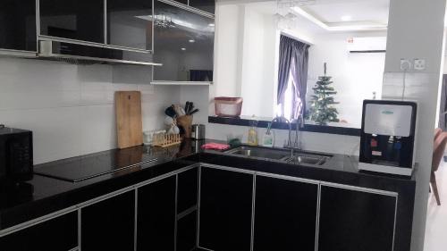 Taman Pelangi House | Pelangi party corner house 6bed6bathroom 20 pax