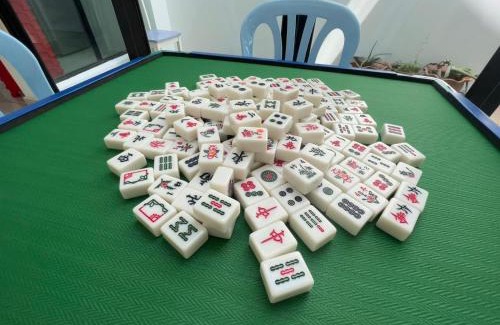 Taman Pelangi House | Pelangi party corner house 6bed6bathroom 20 pax