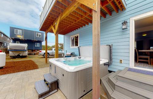 Rockaway Beach House | Pelican and the Raven