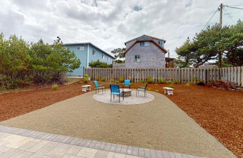 Rockaway Beach House | Pelican and the Raven
