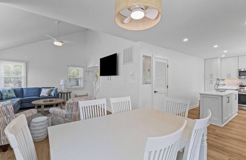 Pelican Bay House | Pelican Bay 13 - Brand New Reno! 1 Block to Beach!